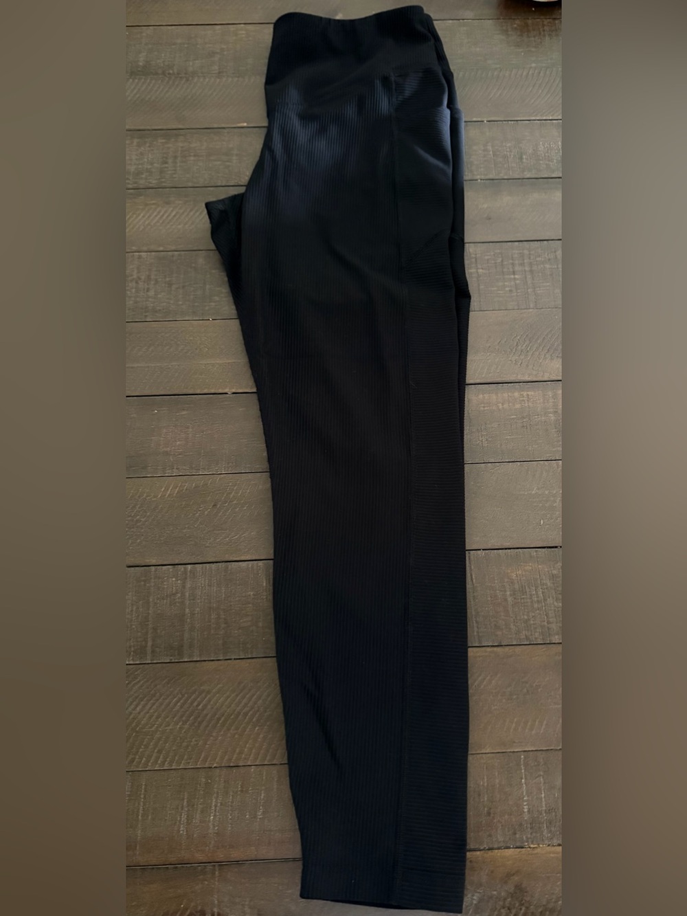 Old Navy Women’s Black Ribbed high-rise leggings w/ pockets large - Picture 3 of 6